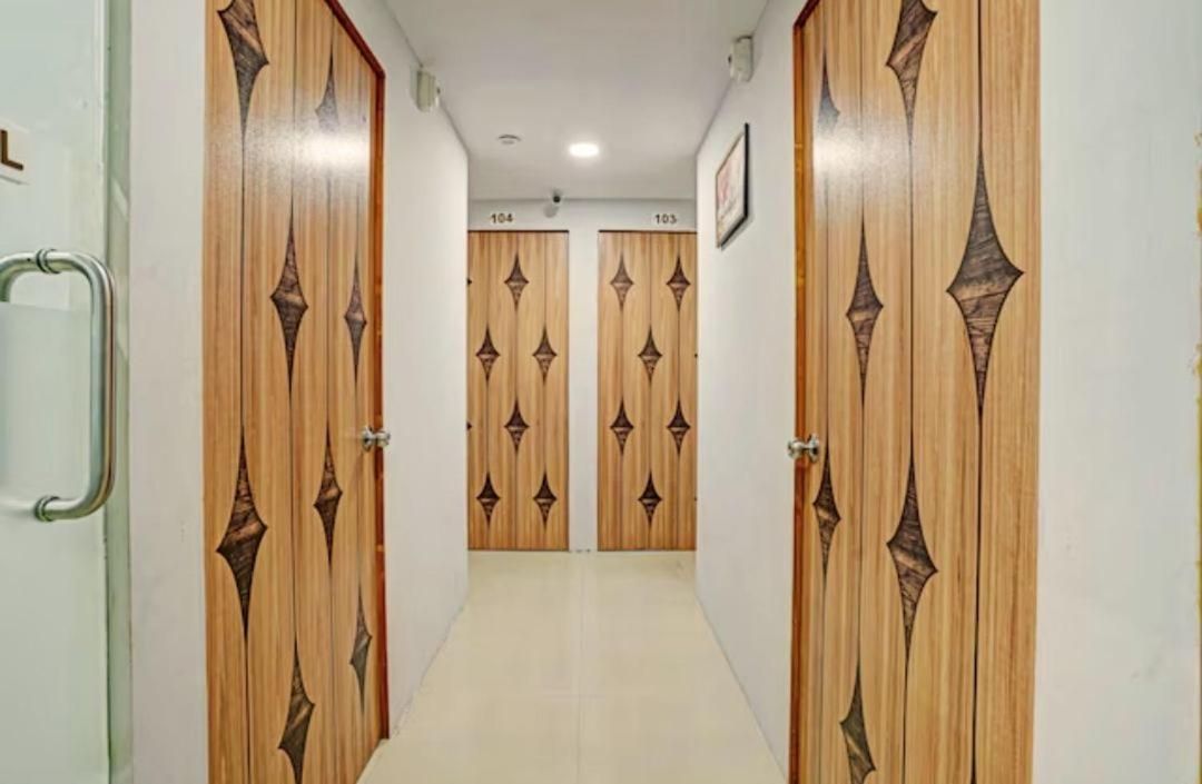 Hotel Welcome, Vip Road Vesu スーラト エクステリア 写真